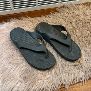 TOTES WOMENS SANDALS SZ 9